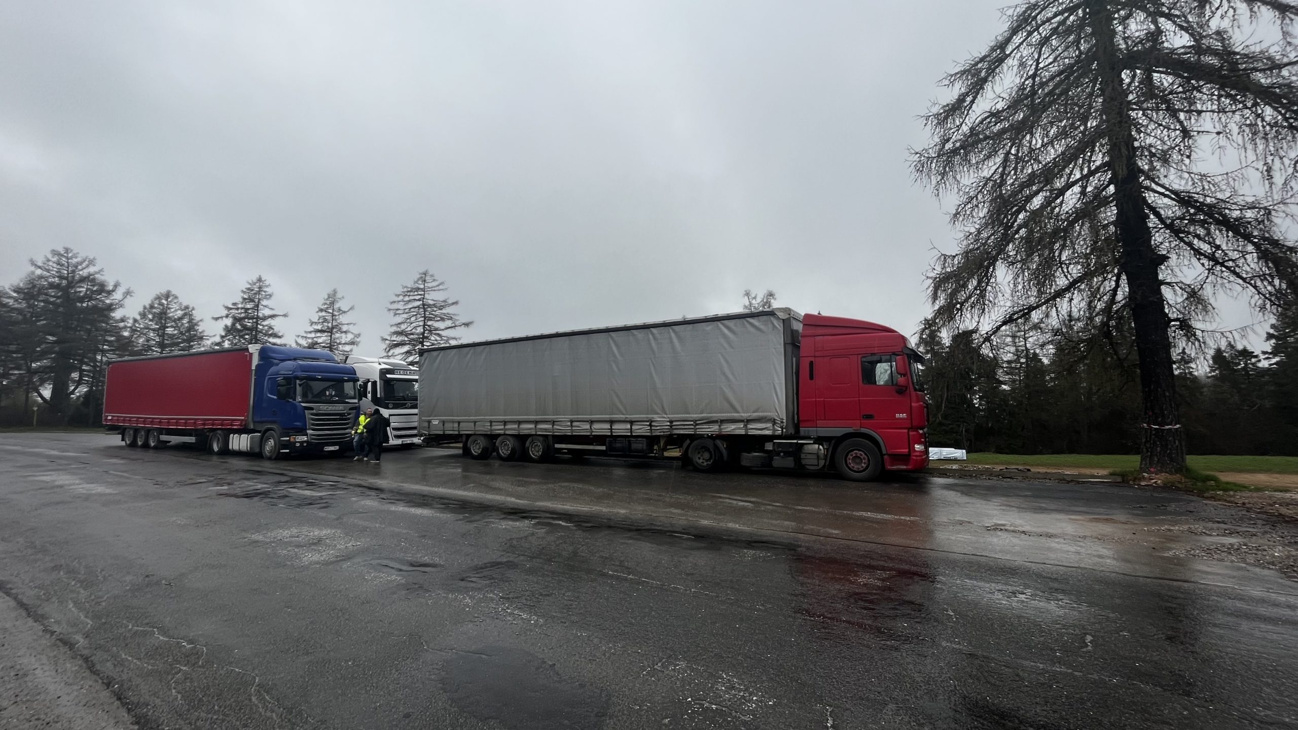 Fotka z vykládky tovaru z kamiónovej prepravy z Fínska na Slovensko.